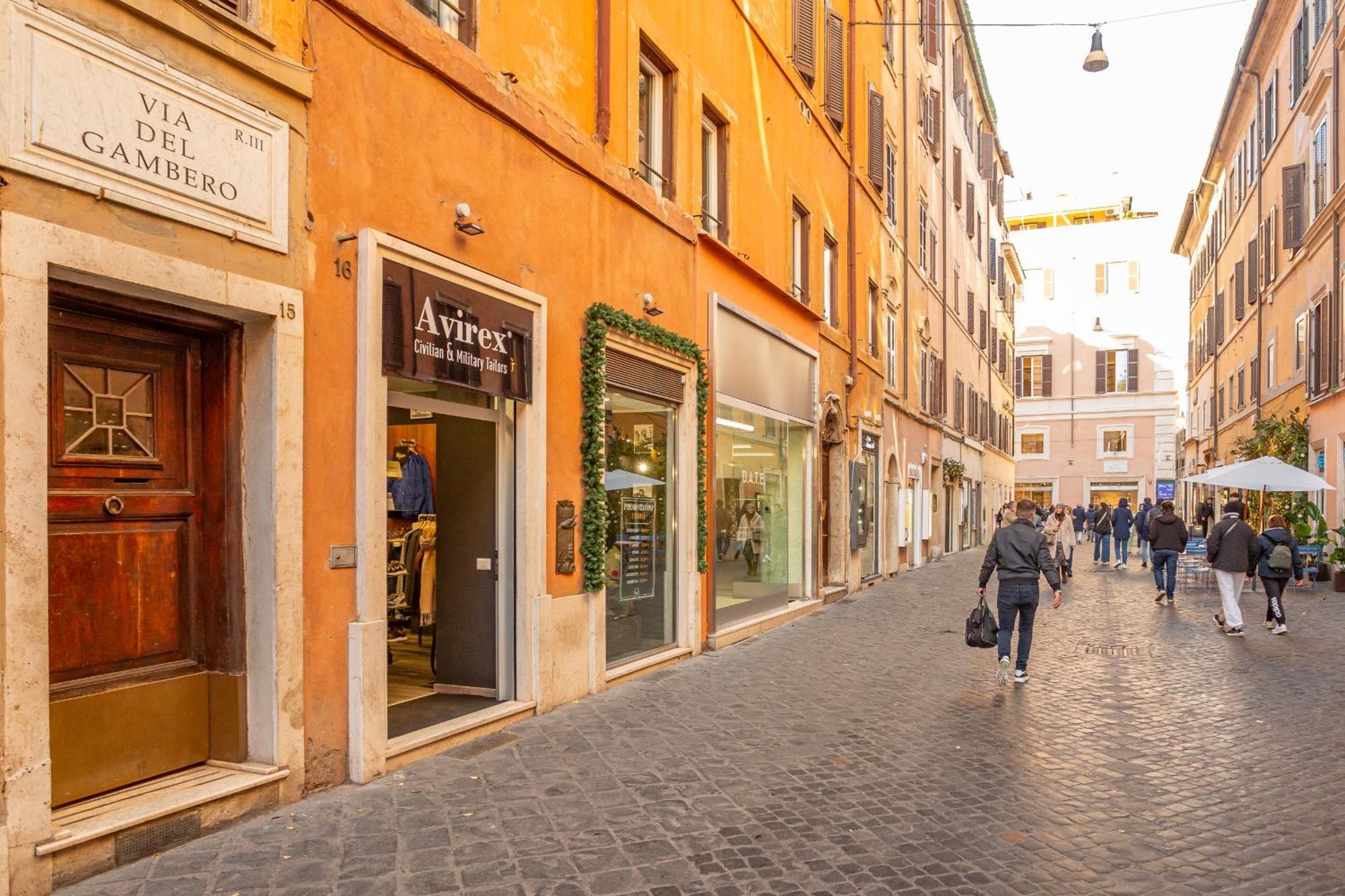 Chic Spanish Steps Retreat Rom