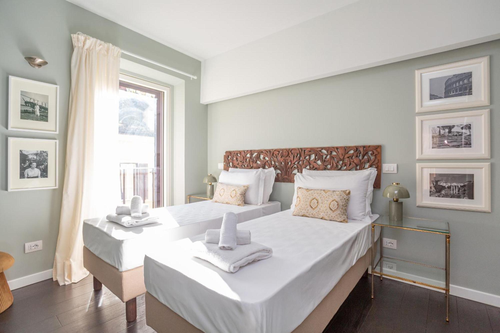 Chic Spanish Steps Retreat *