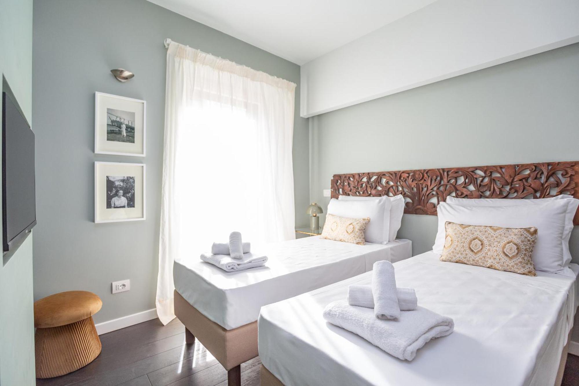 Chic Spanish Steps Retreat *