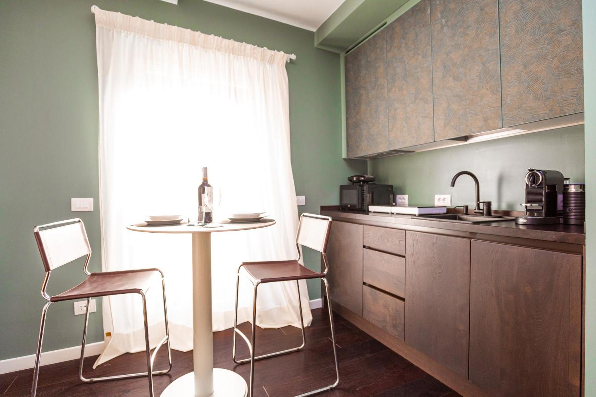 Chic Spanish Steps Retreat *