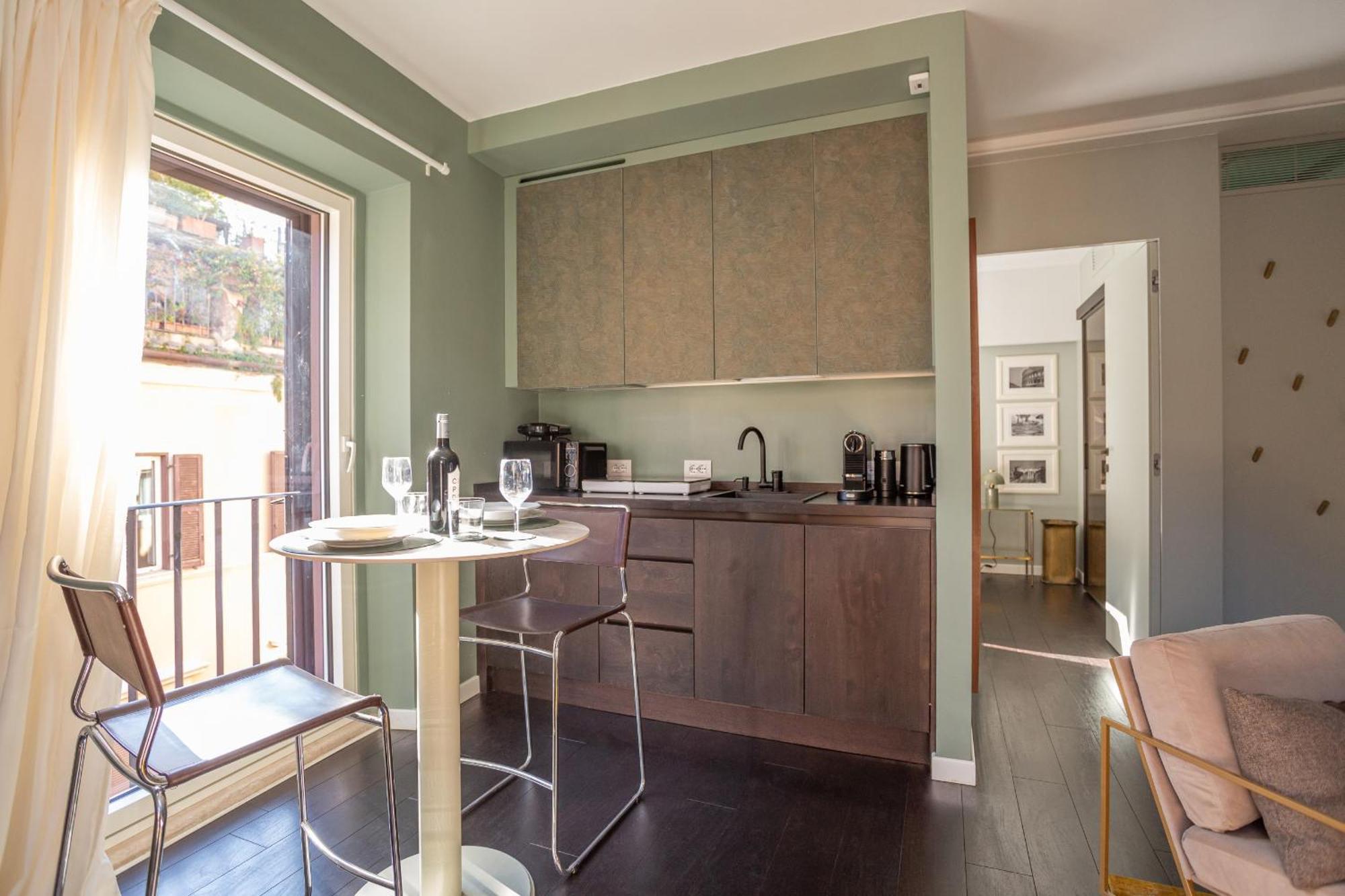 Chic Spanish Steps Retreat Rom