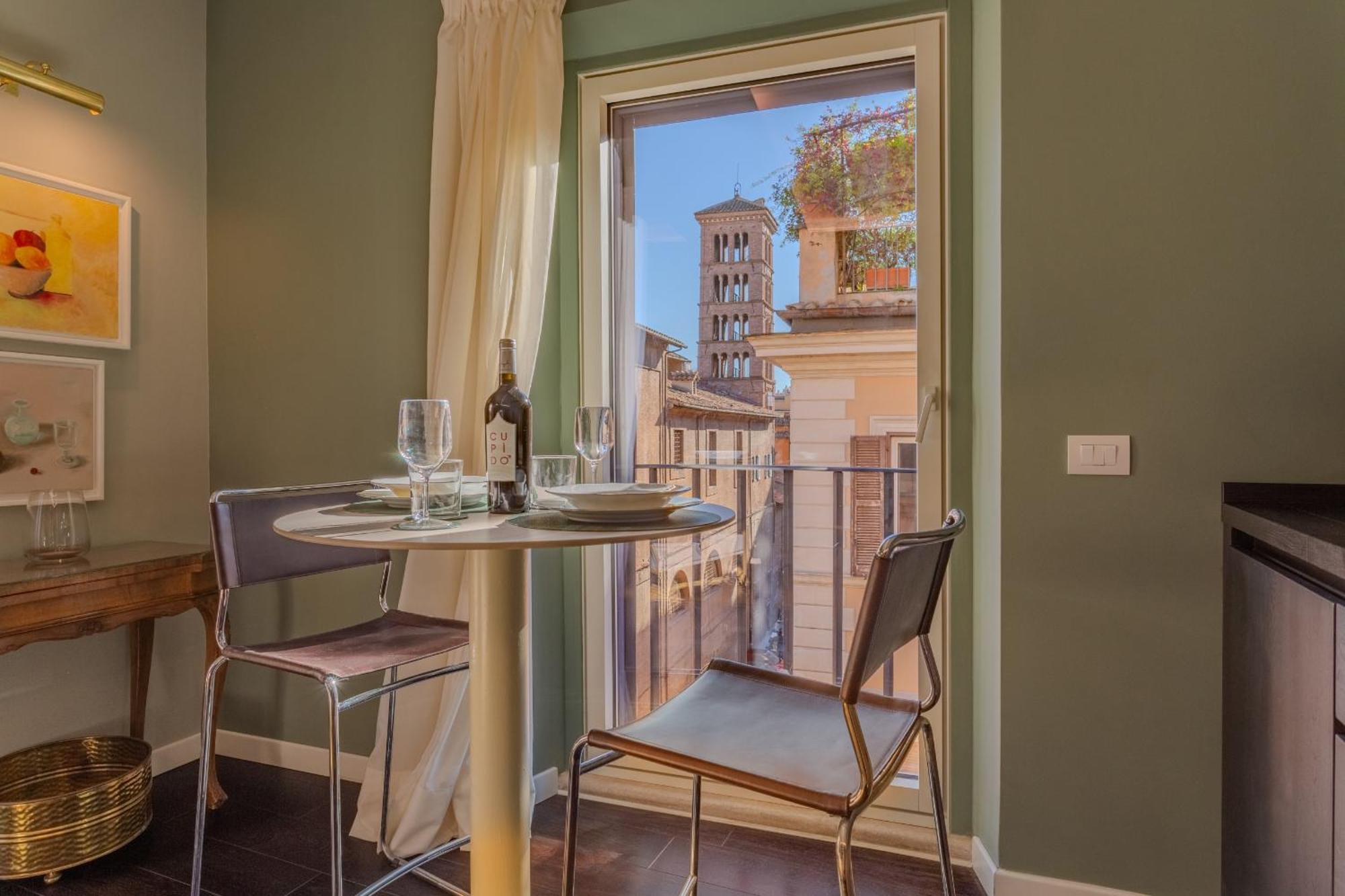 Apartment Chic Spanish Steps Retreat