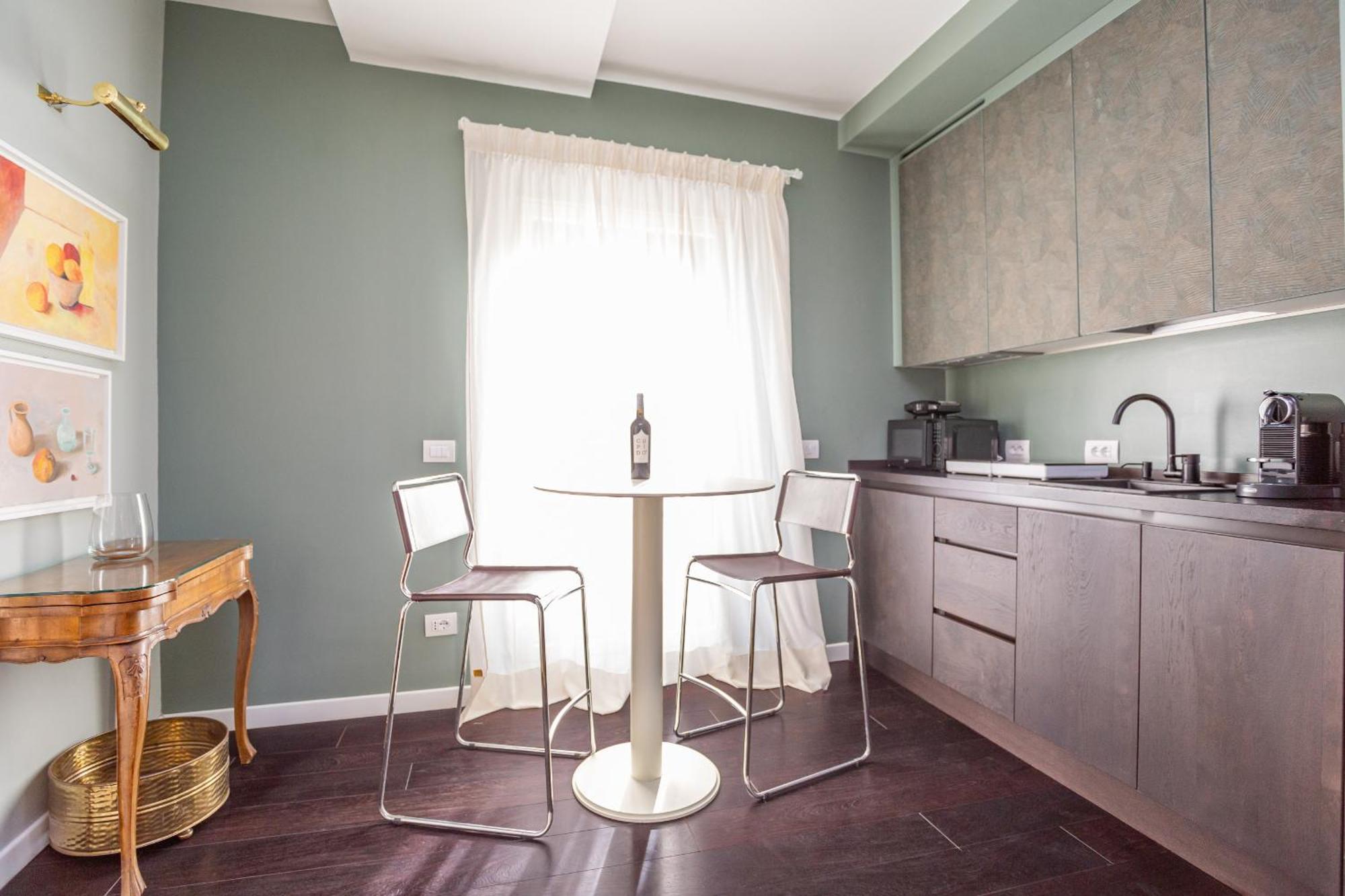 Chic Spanish Steps Retreat Rom