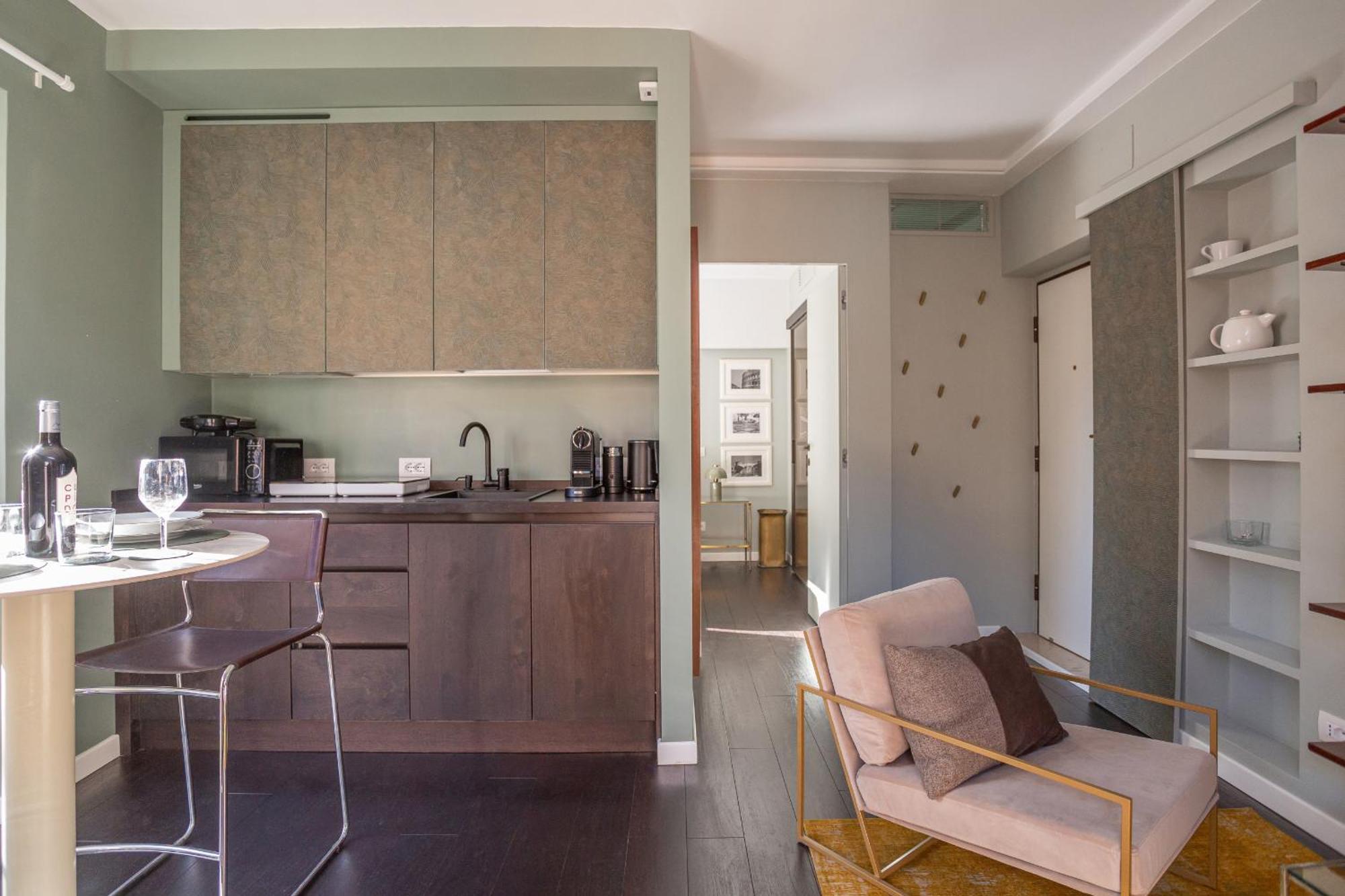 Chic Spanish Steps Retreat Apartment