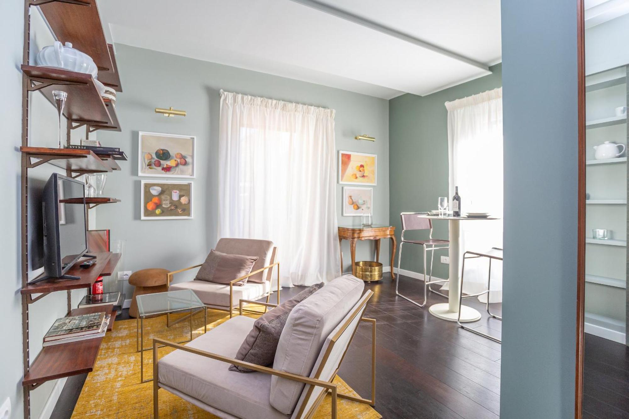 Apartment Chic Spanish Steps Retreat