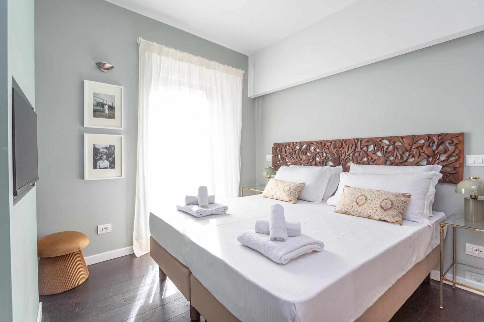 Chic Spanish Steps Retreat Rom